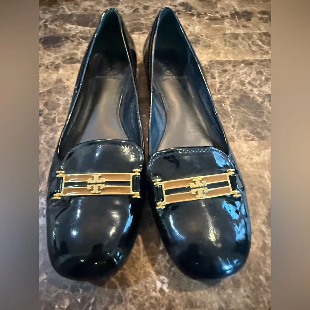 Tory Burch. Black Patent Loafers w/Gold & Brown Buckle. Size 9.5.